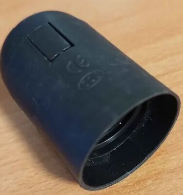 Foglalat E27 60W fekete pattintós